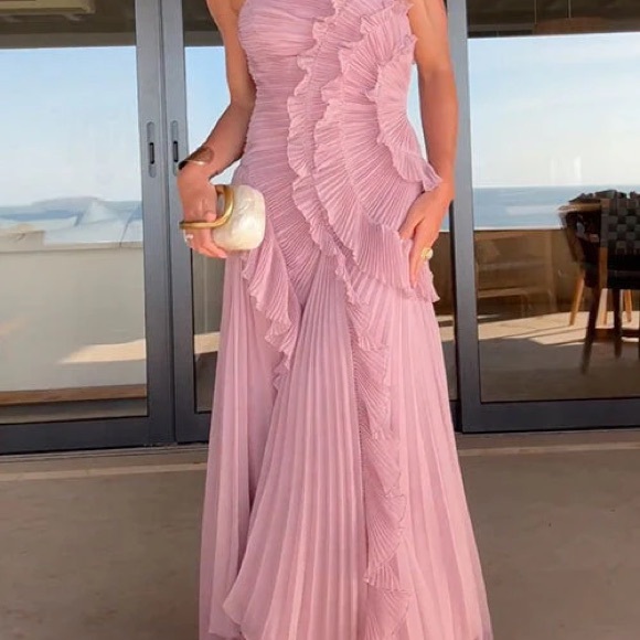 Margovil Strappy Halter Neck Ruffle Trim Asymmetric Hem Pleated Maxi Dress - Picture 3 of 4